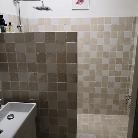 Casa vacanze Vieil Antibes, Charmant Duplex Avec Terrasse *